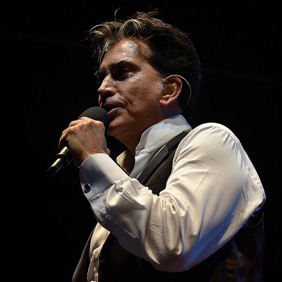 Jose Luis Rodriguez singing