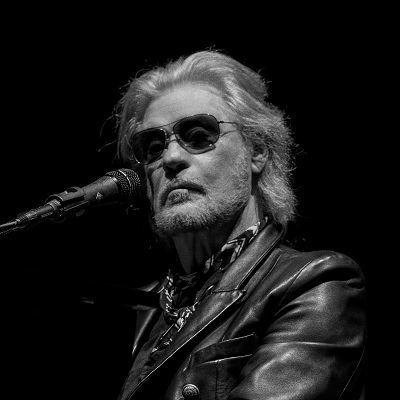 Daryl Hall Readying to Perform